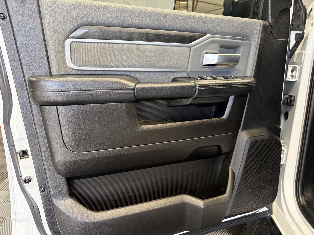 2019 RAM 2500 Big Horn  One Owner | Clean CarFax - Photo 10 - Victorville, CA 92392