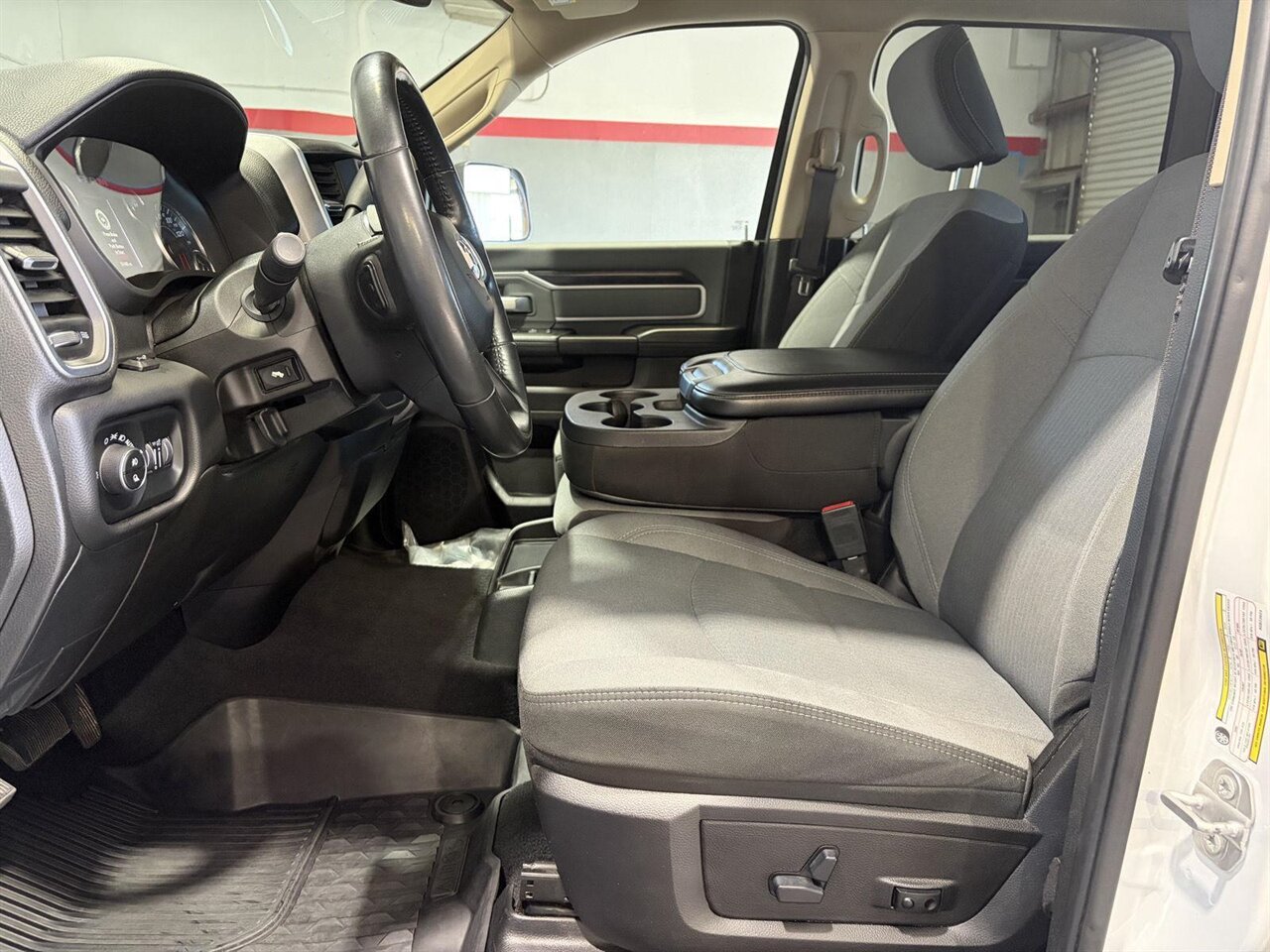 2019 RAM 2500 Big Horn One Owner | Clean CarFax - Photo 2 - Victorville, CA 92392