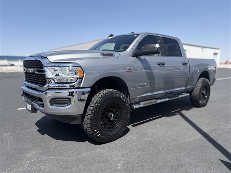 Billet Silver Metallic Clear Coat 2022 RAM 2500 Big Horn Crew Cab 4WD Pickup Truck Four-Wheel Drive Automatic