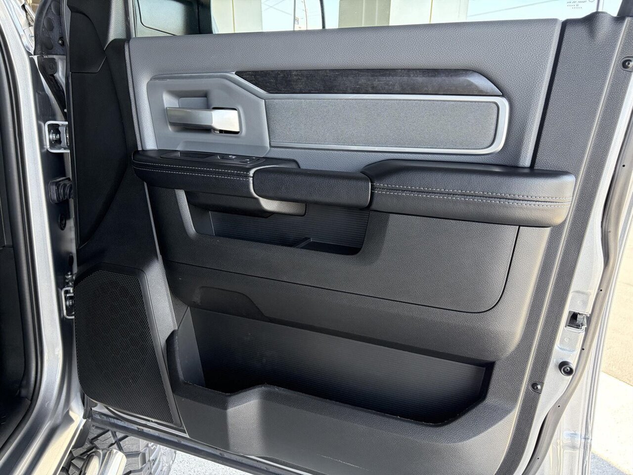 2022 RAM 2500 Big Horn - Photo 25 - Victorville, CA 92392