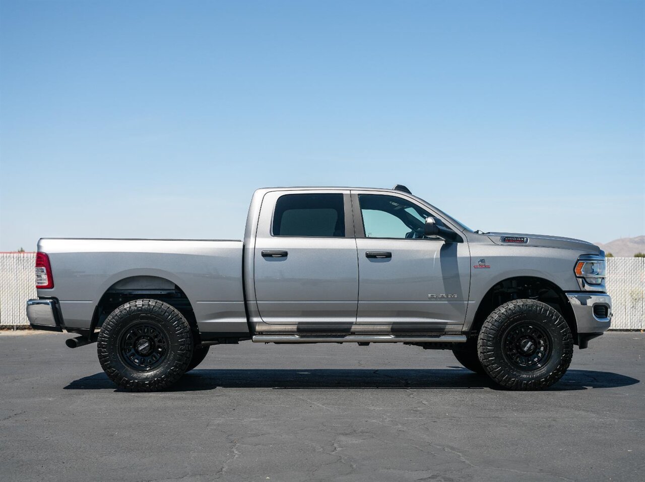 2022 RAM 2500 Big Horn - Photo 4 - Victorville, CA 92392