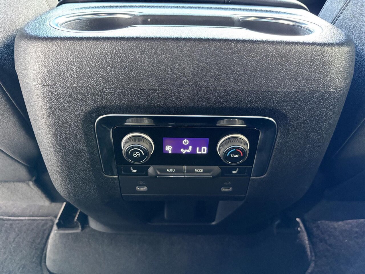 2022 Chevrolet Tahoe LT - Photo 25 - Victorville, CA 92392