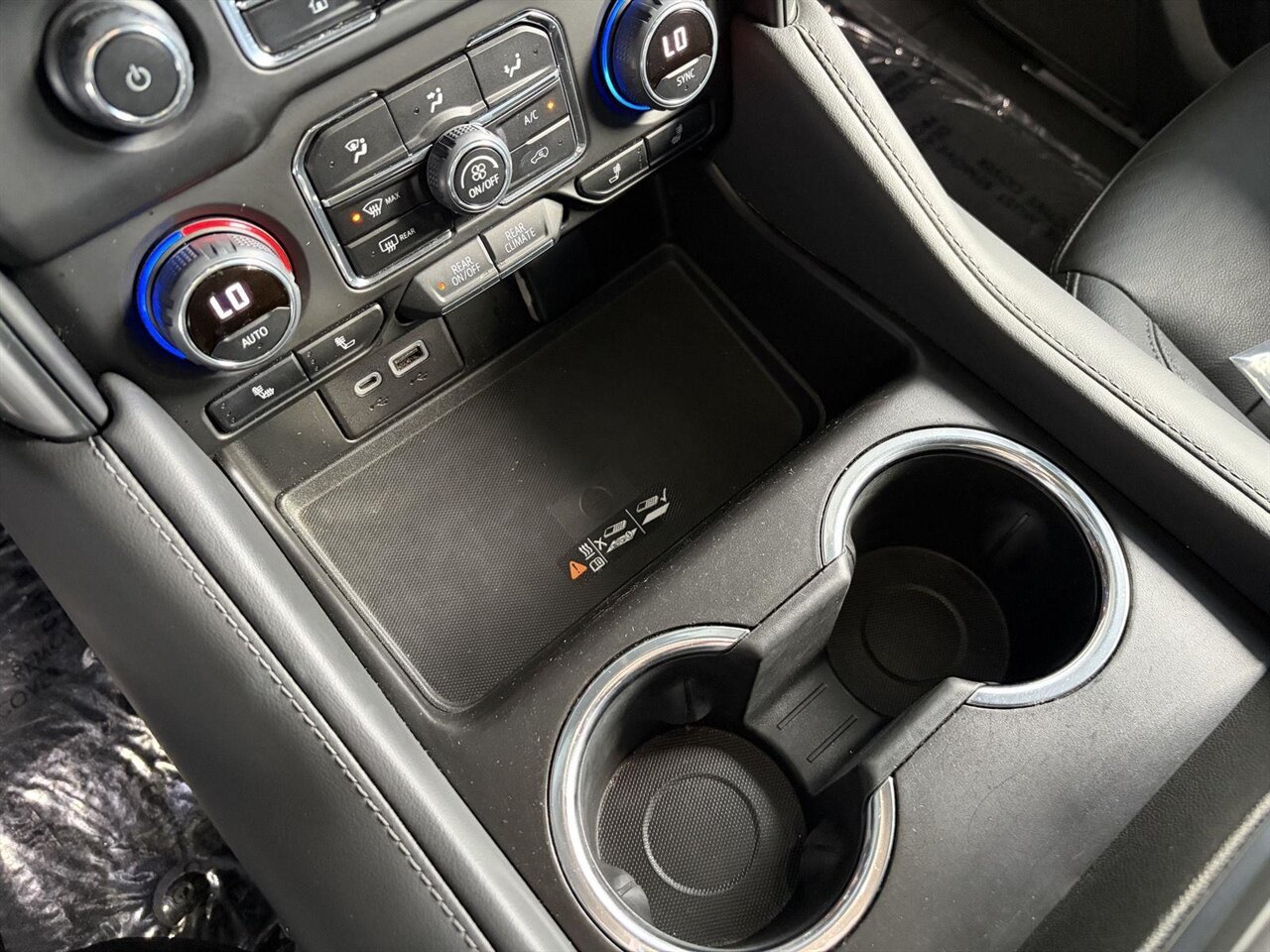 2022 Chevrolet Tahoe LT - Photo 17 - Victorville, CA 92392