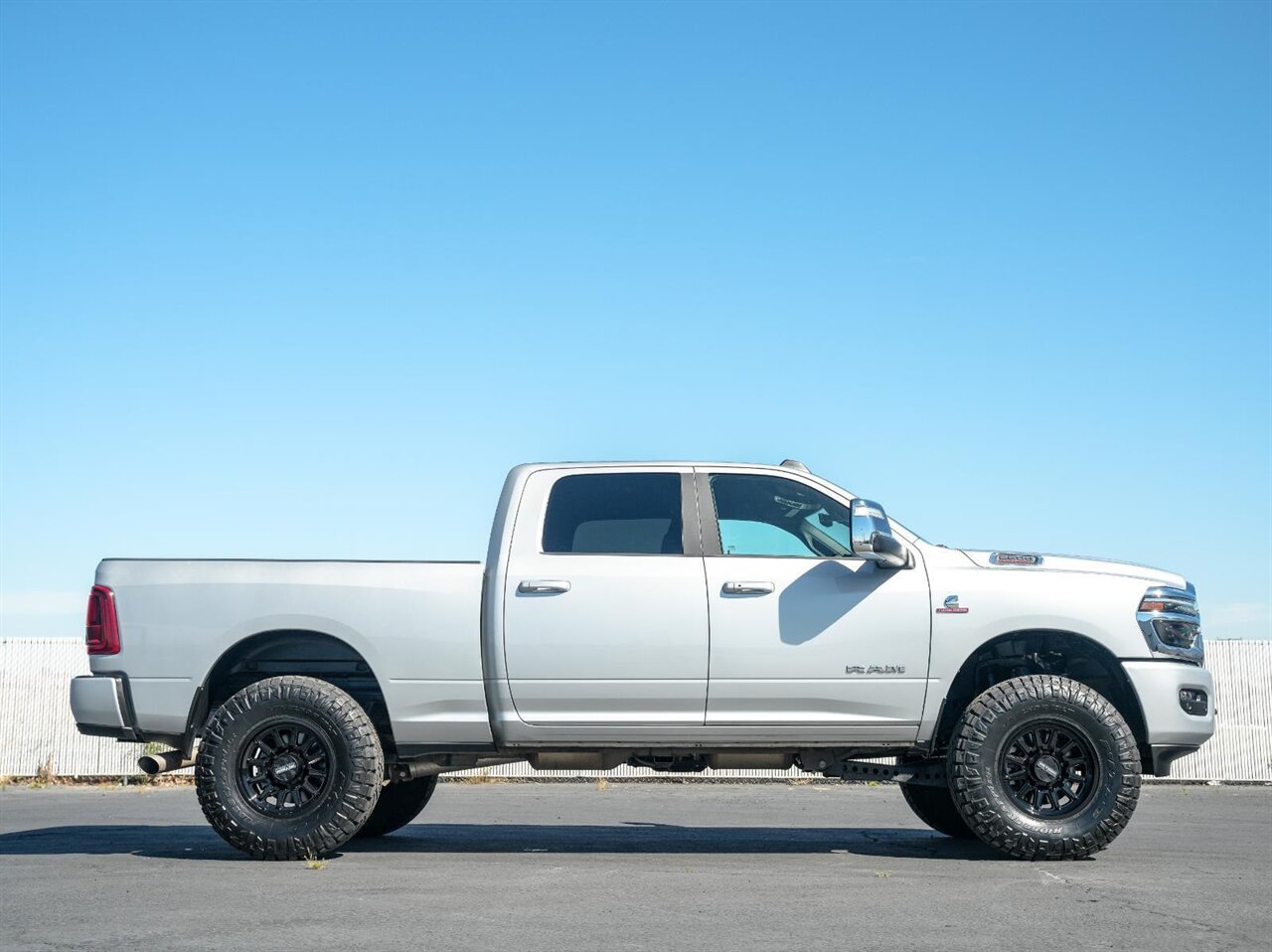 2026 RAM 2500 Laramie Level Kit - Method Wheels - Nitto Tires - Photo 12 - Victorville, CA 92392