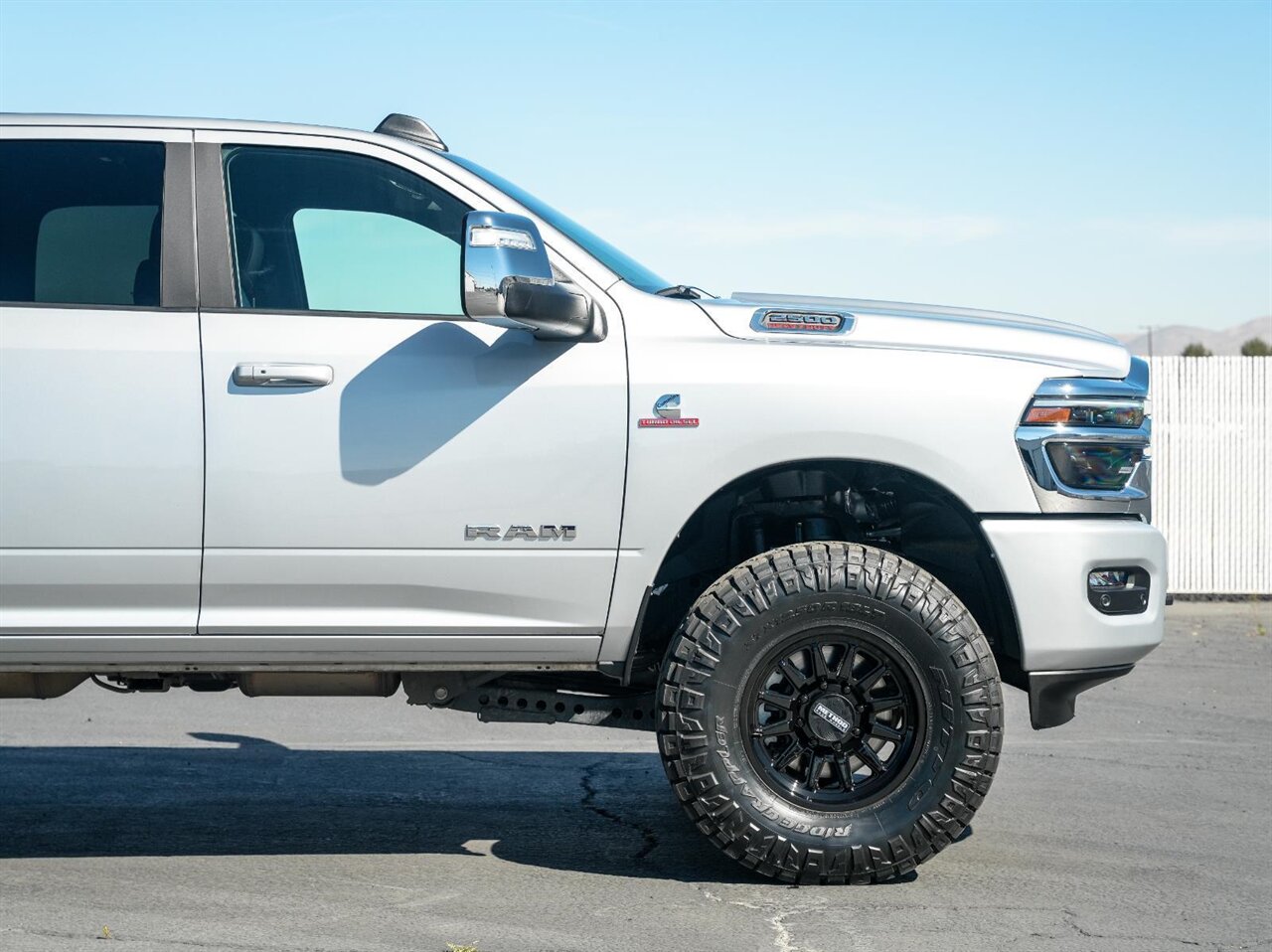 2026 RAM 2500 Laramie Level Kit - Method Wheels - Nitto Tires - Photo 13 - Victorville, CA 92392