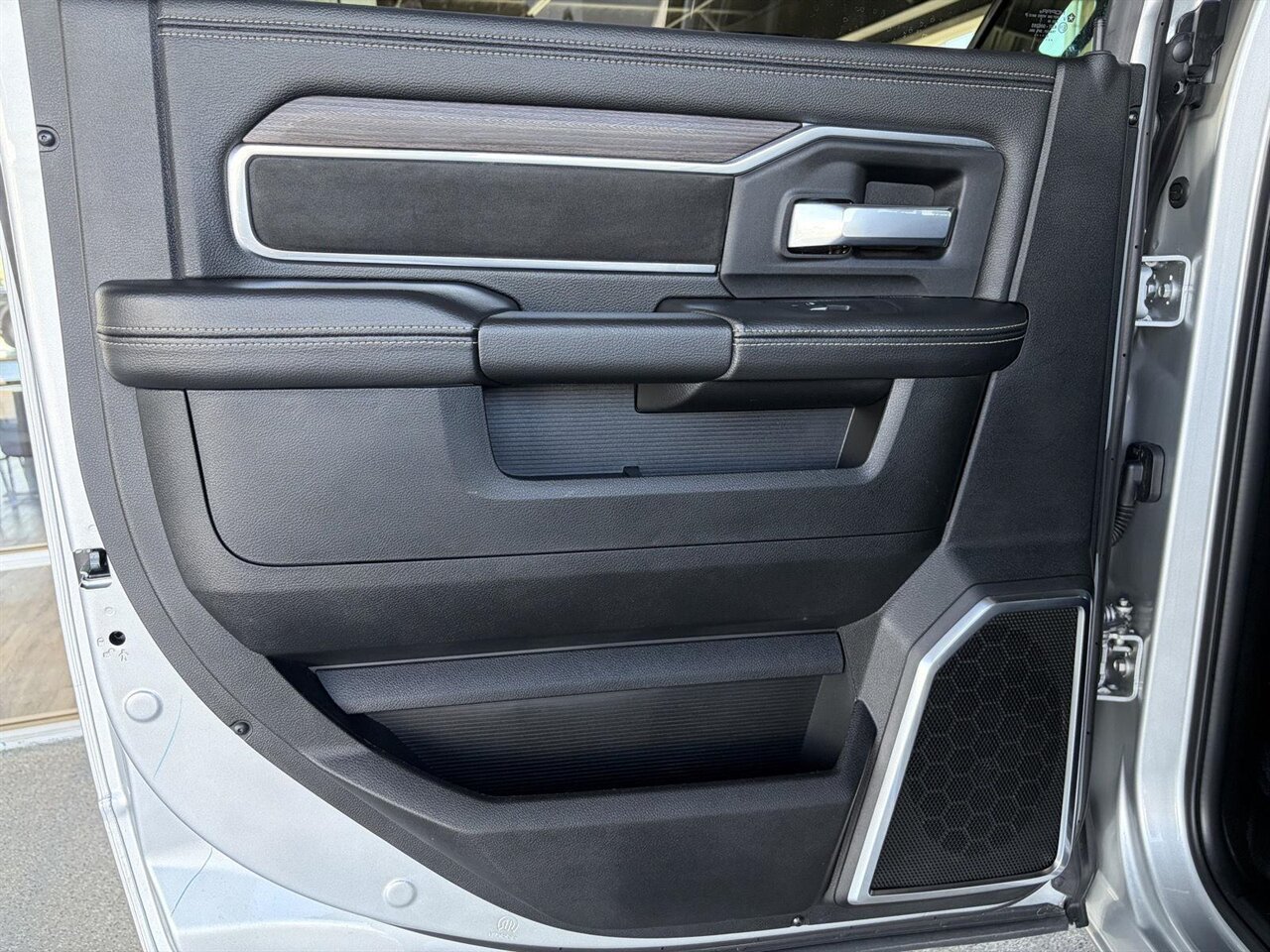 2026 RAM 2500 Laramie Level Kit - Method Wheels - Nitto Tires - Photo 25 - Victorville, CA 92392