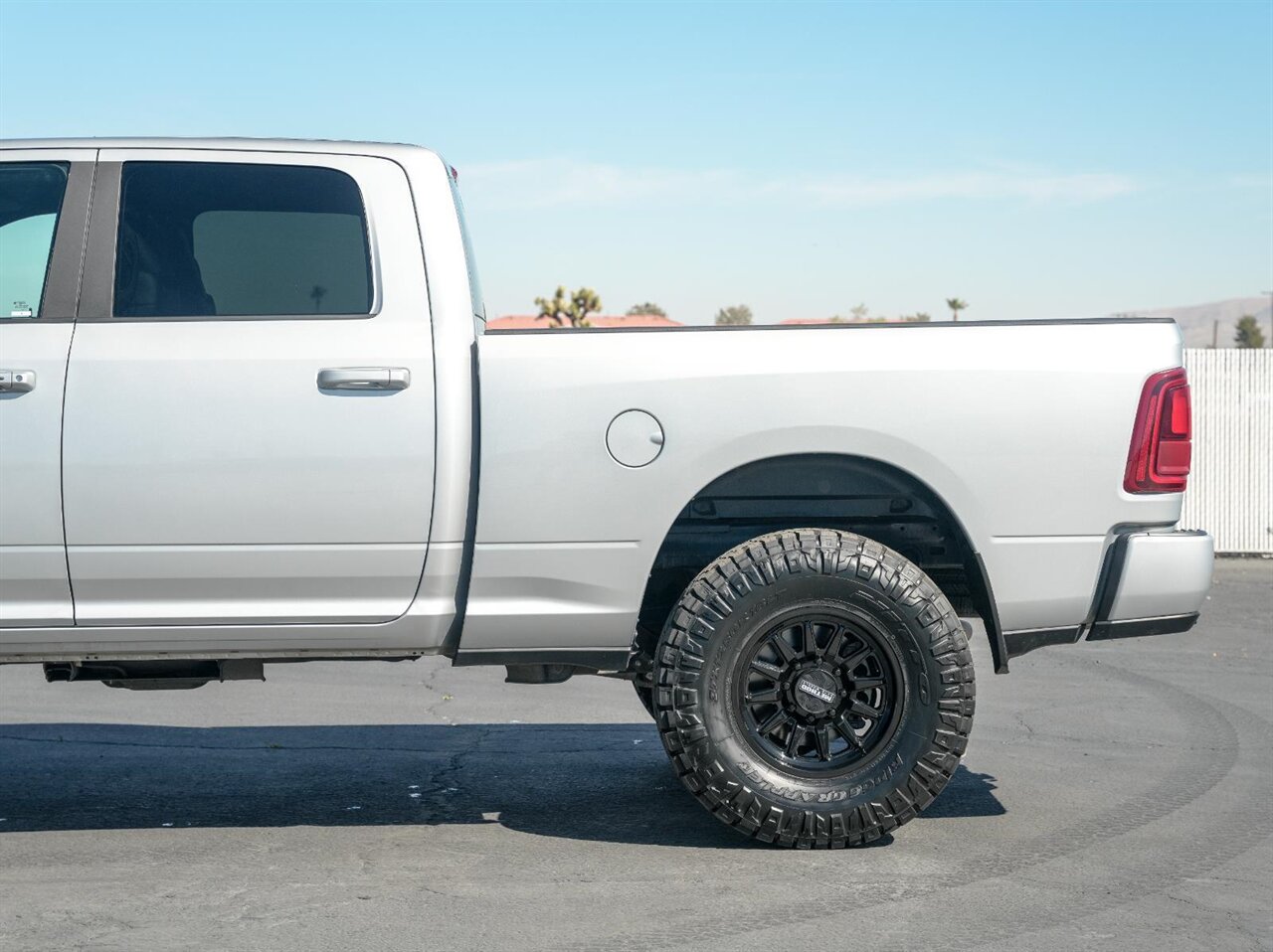 2026 RAM 2500 Laramie Level Kit - Method Wheels - Nitto Tires - Photo 9 - Victorville, CA 92392