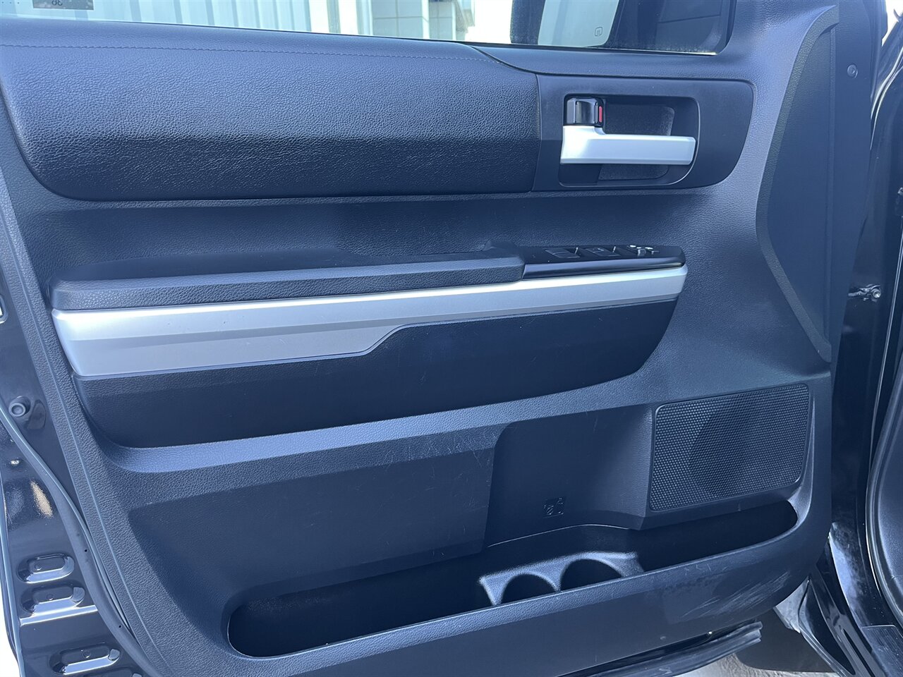 2017 Toyota Tundra SR5   - Photo 21 - Victorville, CA 92392