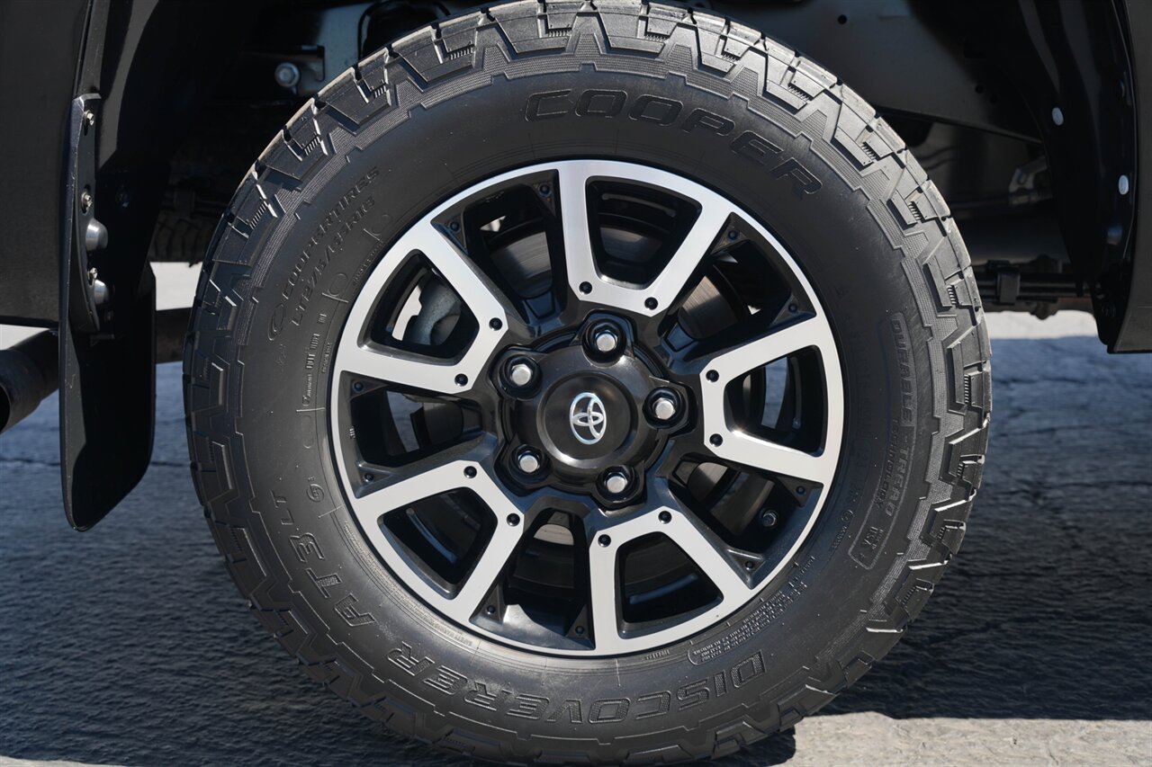 2017 Toyota Tundra SR5   - Photo 9 - Victorville, CA 92392