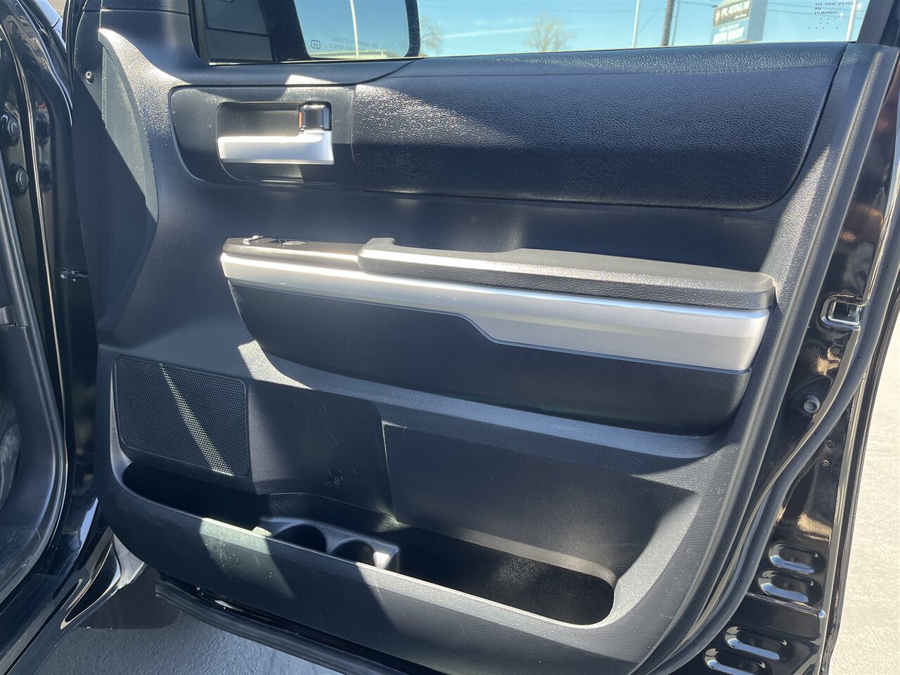 2017 Toyota Tundra SR5   - Photo 19 - Victorville, CA 92392