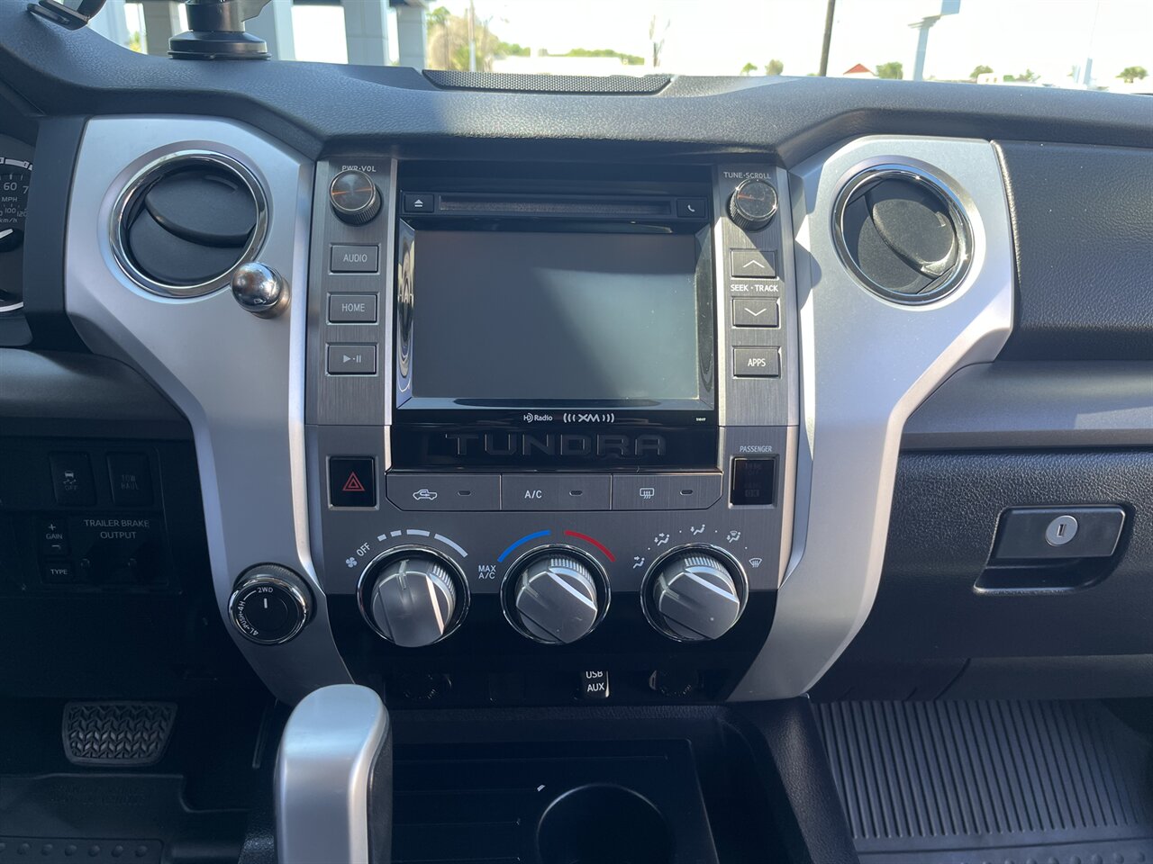 2017 Toyota Tundra SR5   - Photo 13 - Victorville, CA 92392