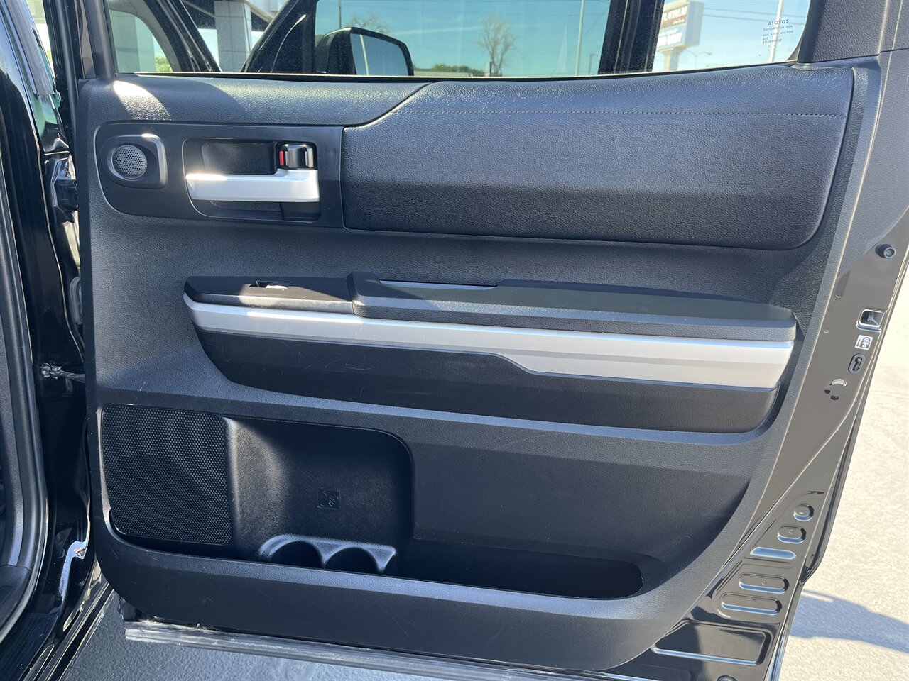 2017 Toyota Tundra SR5   - Photo 20 - Victorville, CA 92392