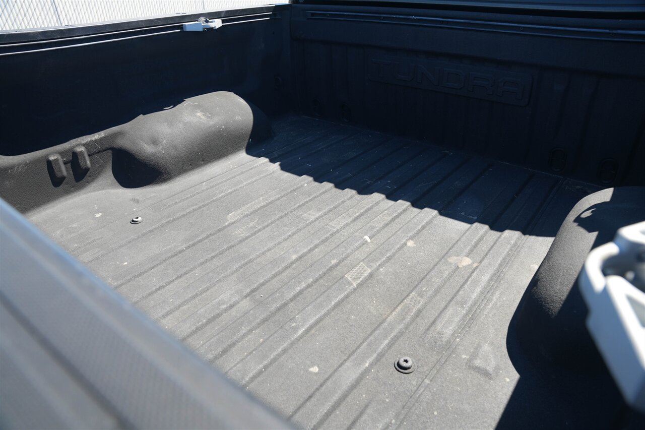2017 Toyota Tundra SR5   - Photo 11 - Victorville, CA 92392
