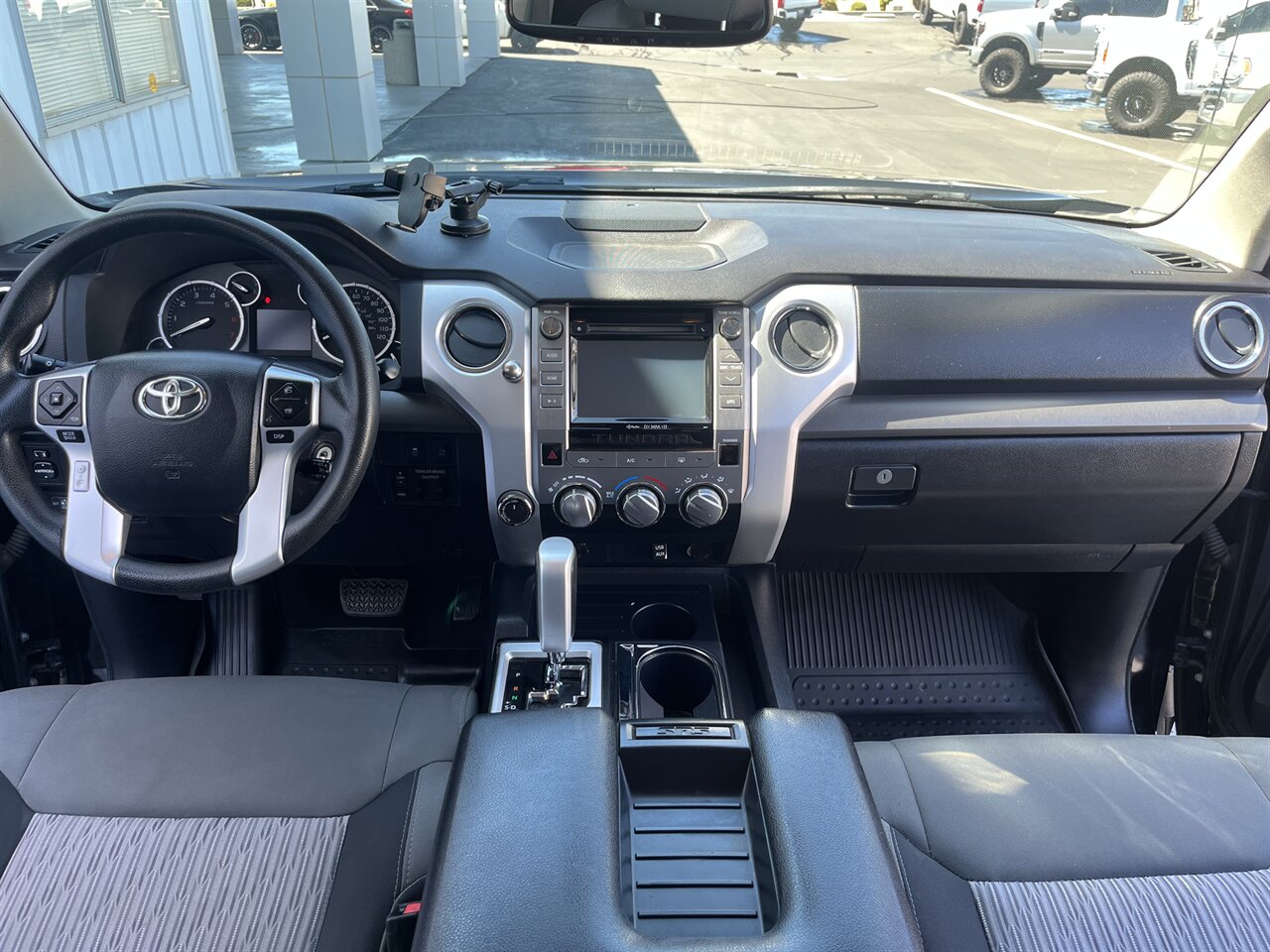 2017 Toyota Tundra SR5   - Photo 5 - Victorville, CA 92392