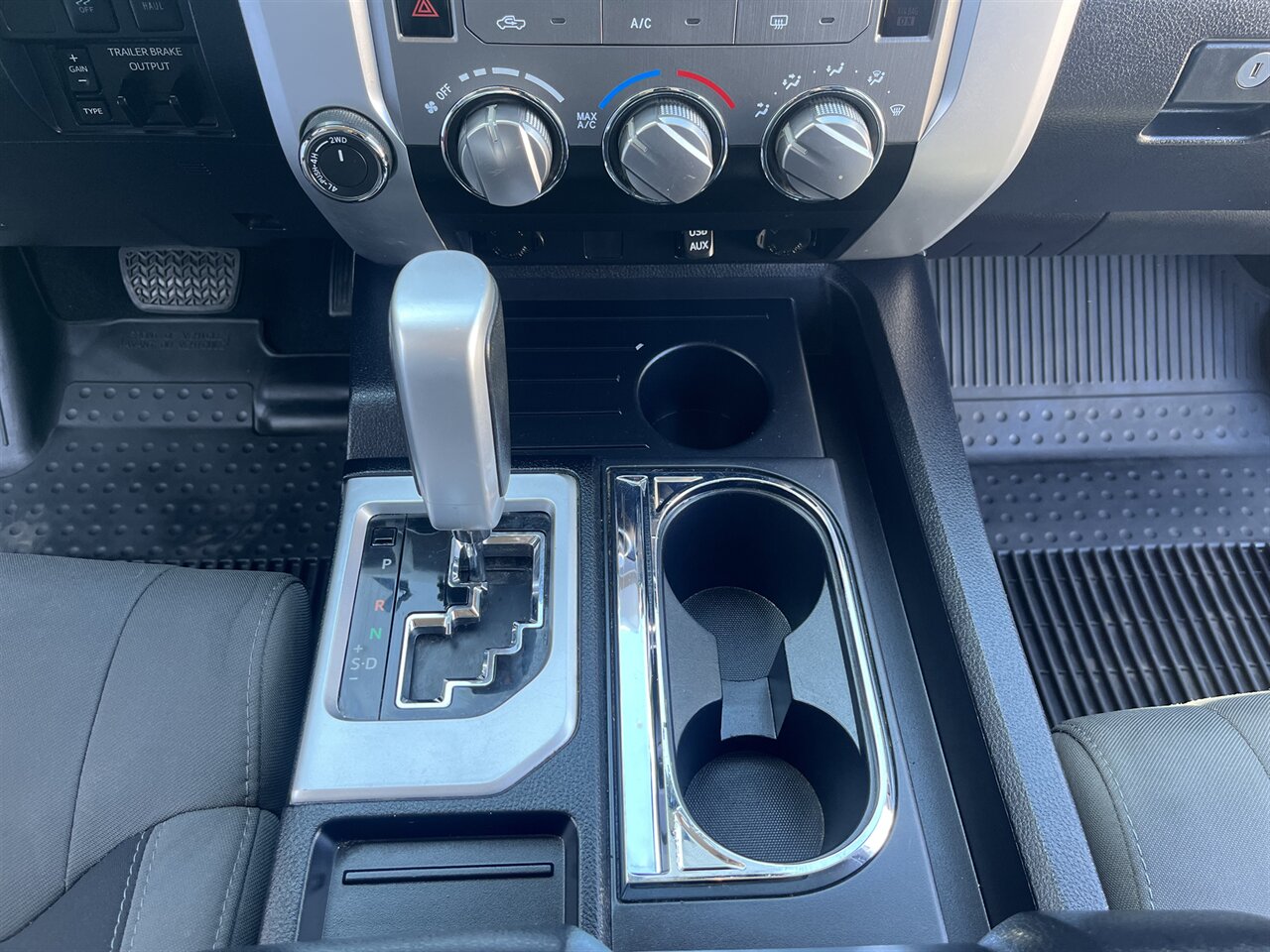 2017 Toyota Tundra SR5   - Photo 14 - Victorville, CA 92392