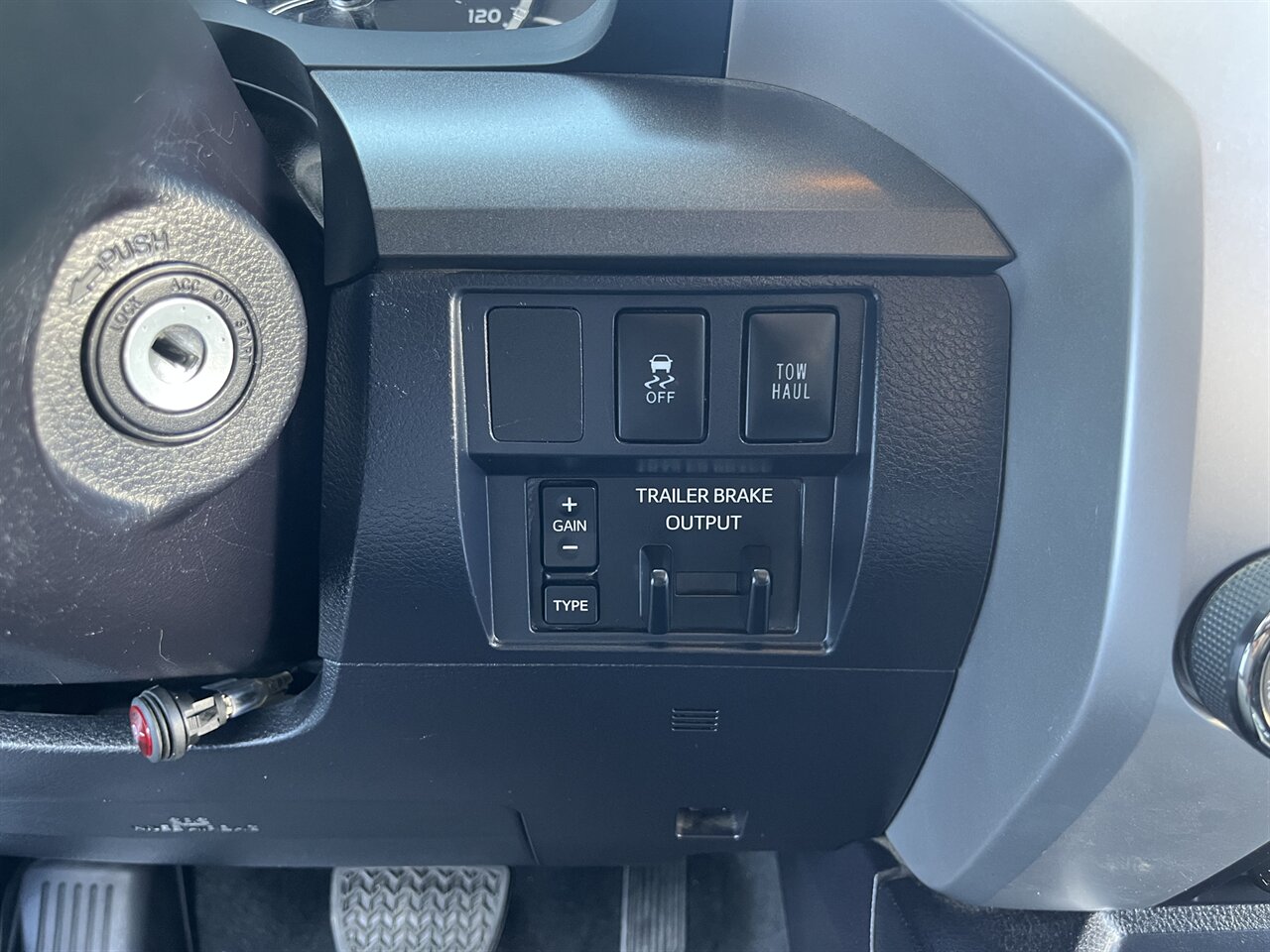 2017 Toyota Tundra SR5   - Photo 16 - Victorville, CA 92392