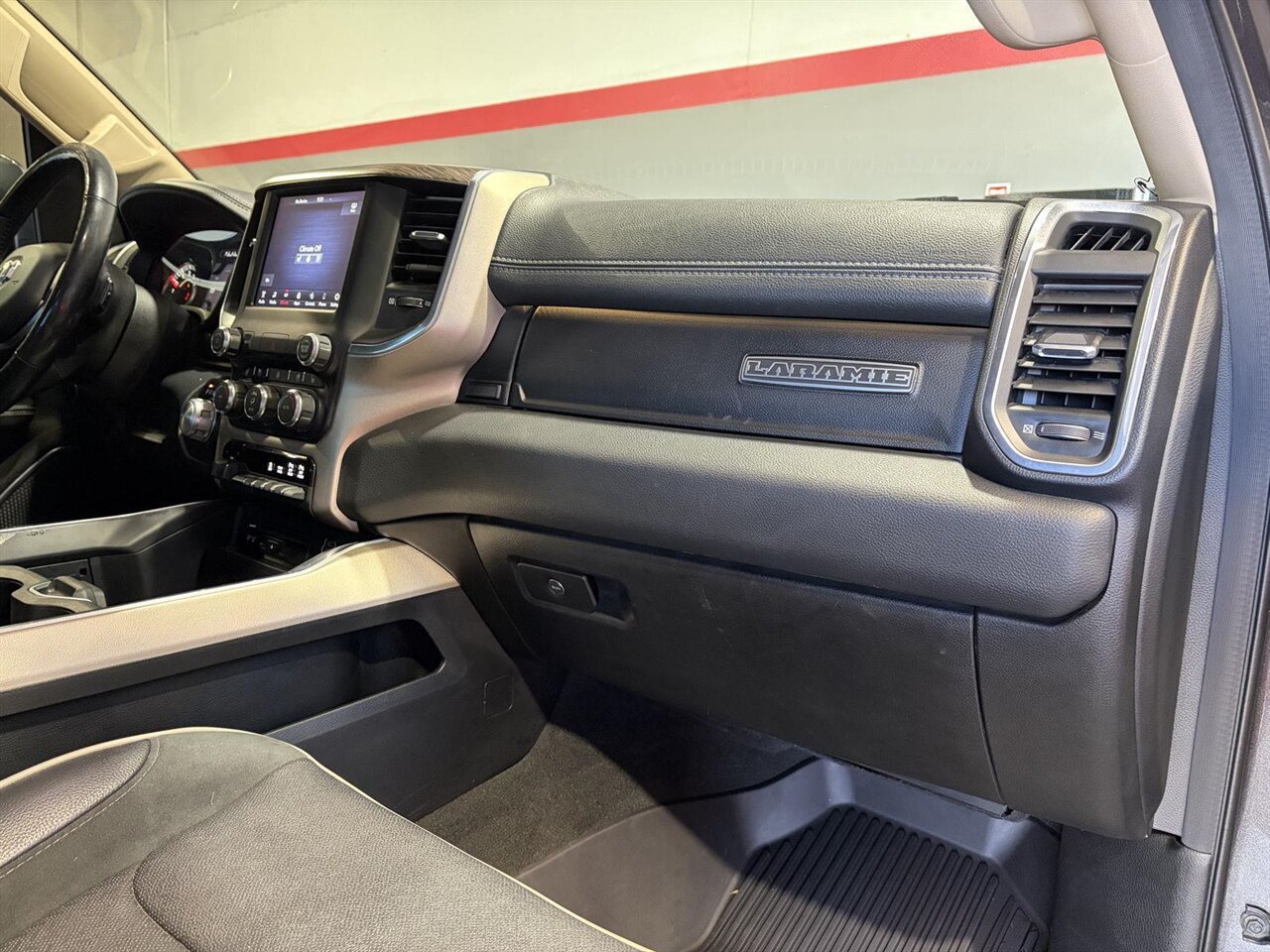2019 RAM 1500 Laramie   - Photo 28 - Victorville, CA 92392