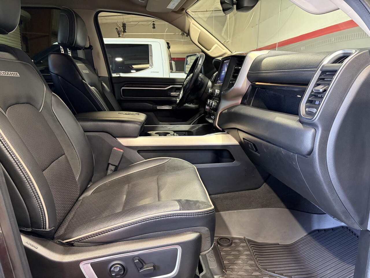 2019 RAM 1500 Laramie   - Photo 27 - Victorville, CA 92392