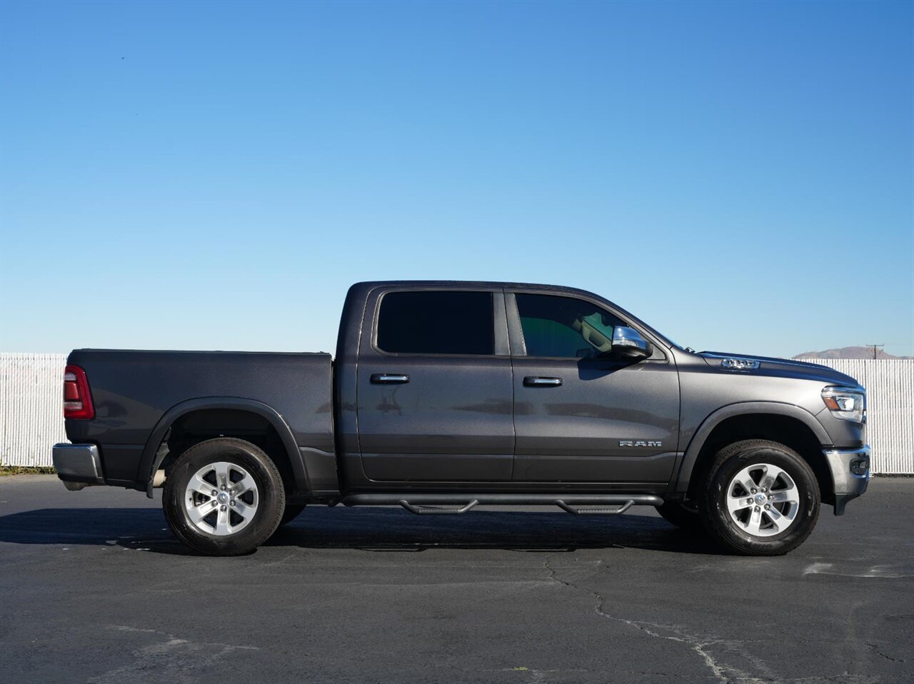 2019 RAM 1500 Laramie   - Photo 7 - Victorville, CA 92392
