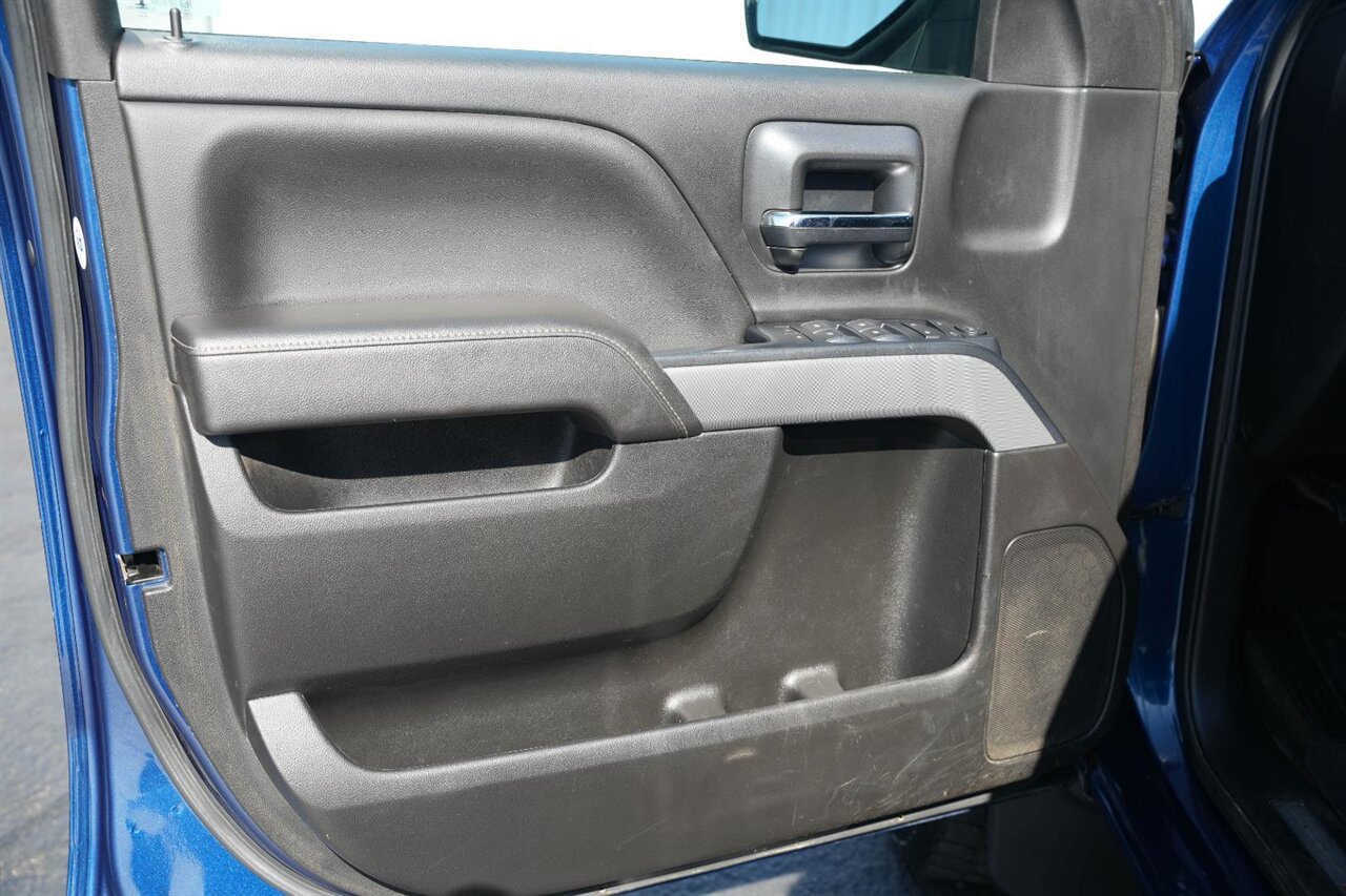 2017 Chevrolet Silverado 1500 LT - Photo 11 - Victorville, CA 92392