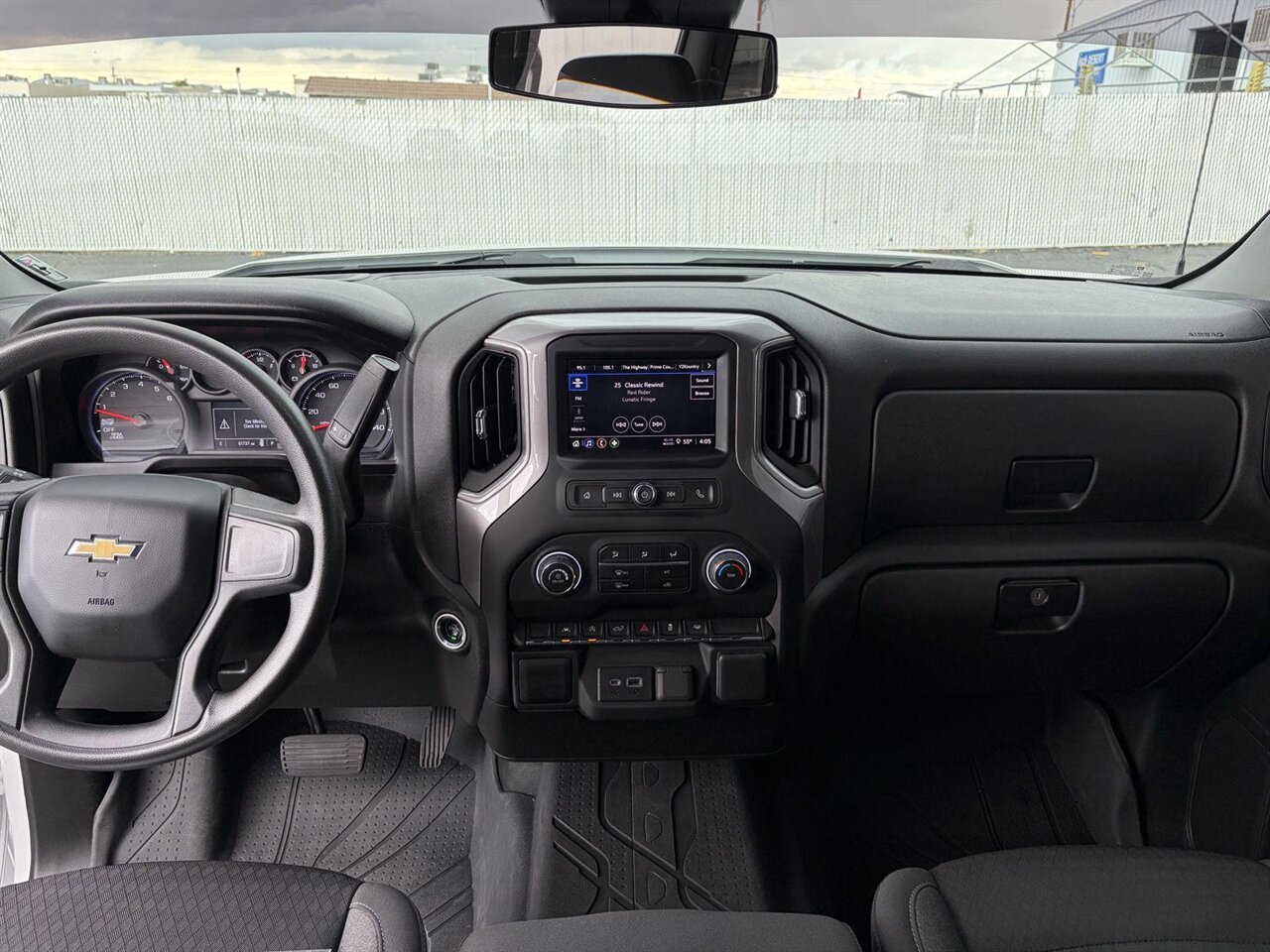 2023 Chevrolet Silverado 1500 Custom   - Photo 17 - Victorville, CA 92392