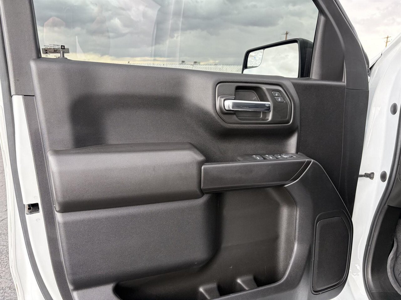 2023 Chevrolet Silverado 1500 Custom   - Photo 12 - Victorville, CA 92392