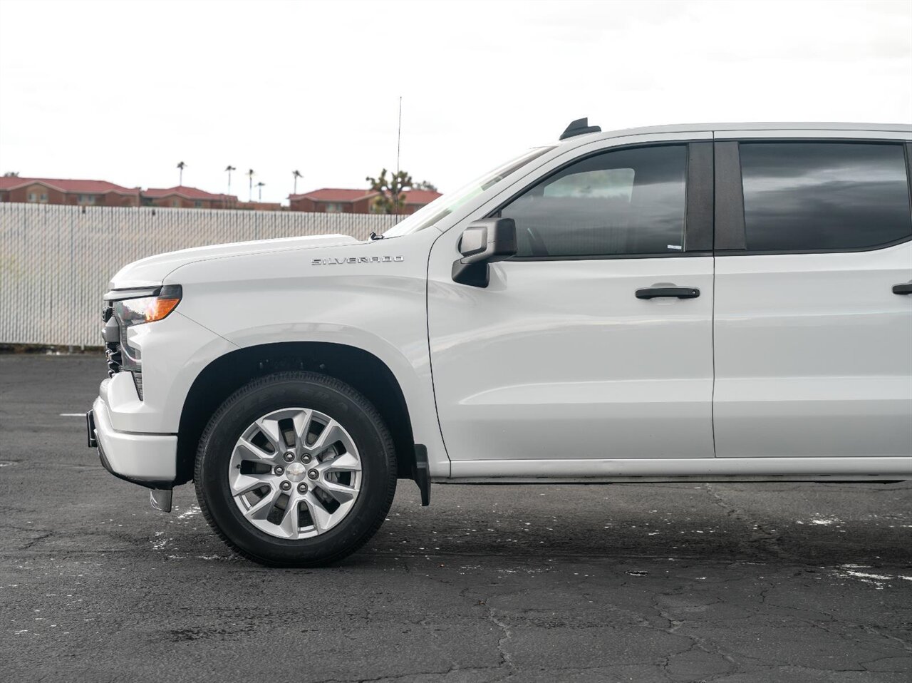 2023 Chevrolet Silverado 1500 Custom   - Photo 5 - Victorville, CA 92392