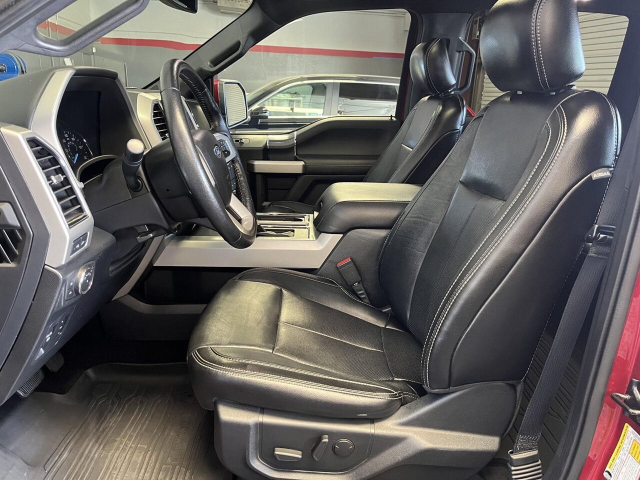 2019 Ford F-150 Lariat   - Photo 2 - Victorville, CA 92392