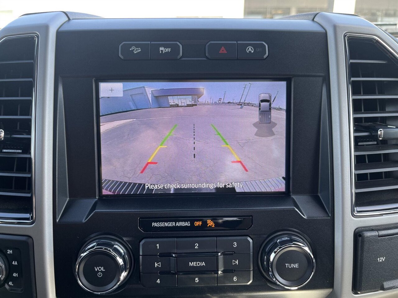 2019 Ford F-150 Lariat   - Photo 41 - Victorville, CA 92392