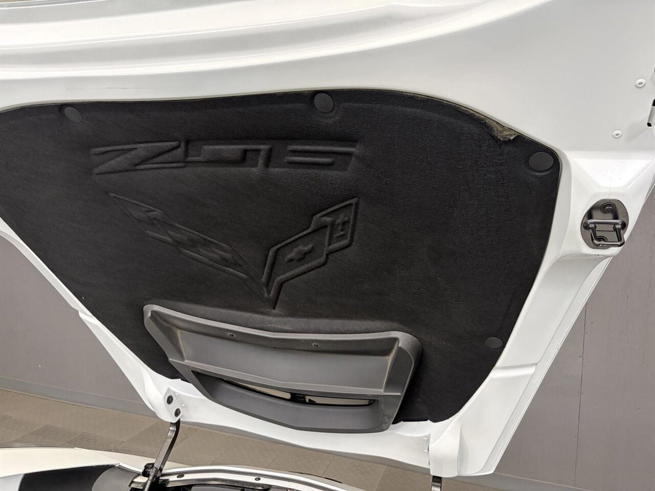 2016 Chevrolet Corvette Z06 Z07 Performance Package / AWE Performance Exhaust System - Photo 38 - Victorville, CA 92392