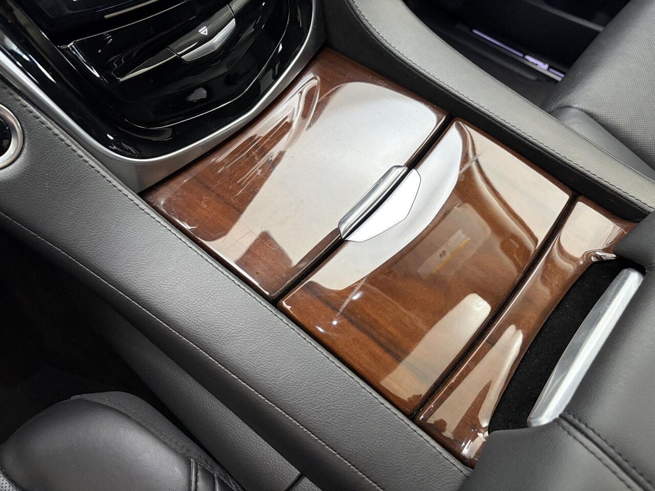 2020 Cadillac Escalade Luxury   - Photo 18 - Victorville, CA 92392