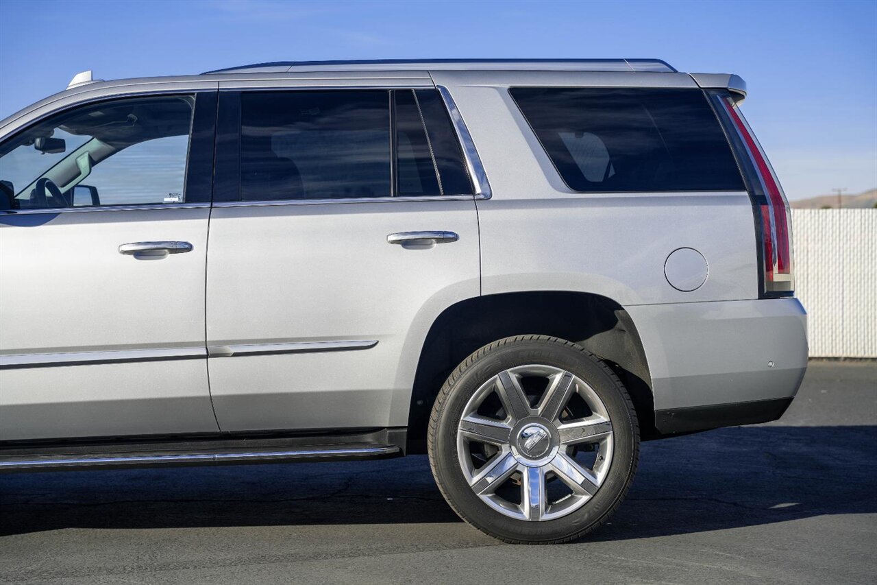 2020 Cadillac Escalade Luxury   - Photo 6 - Victorville, CA 92392