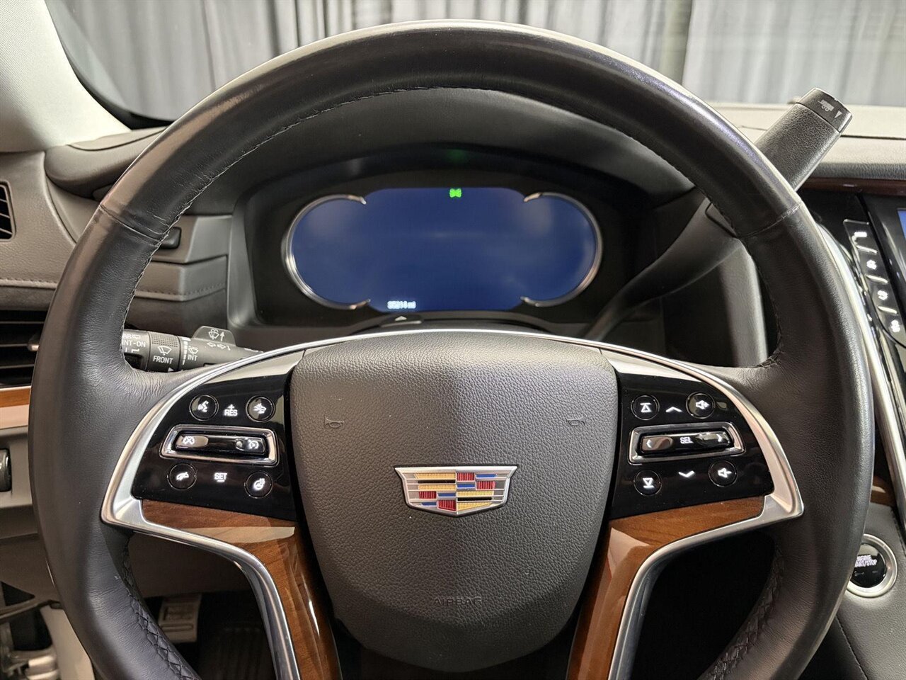 2020 Cadillac Escalade Luxury   - Photo 17 - Victorville, CA 92392