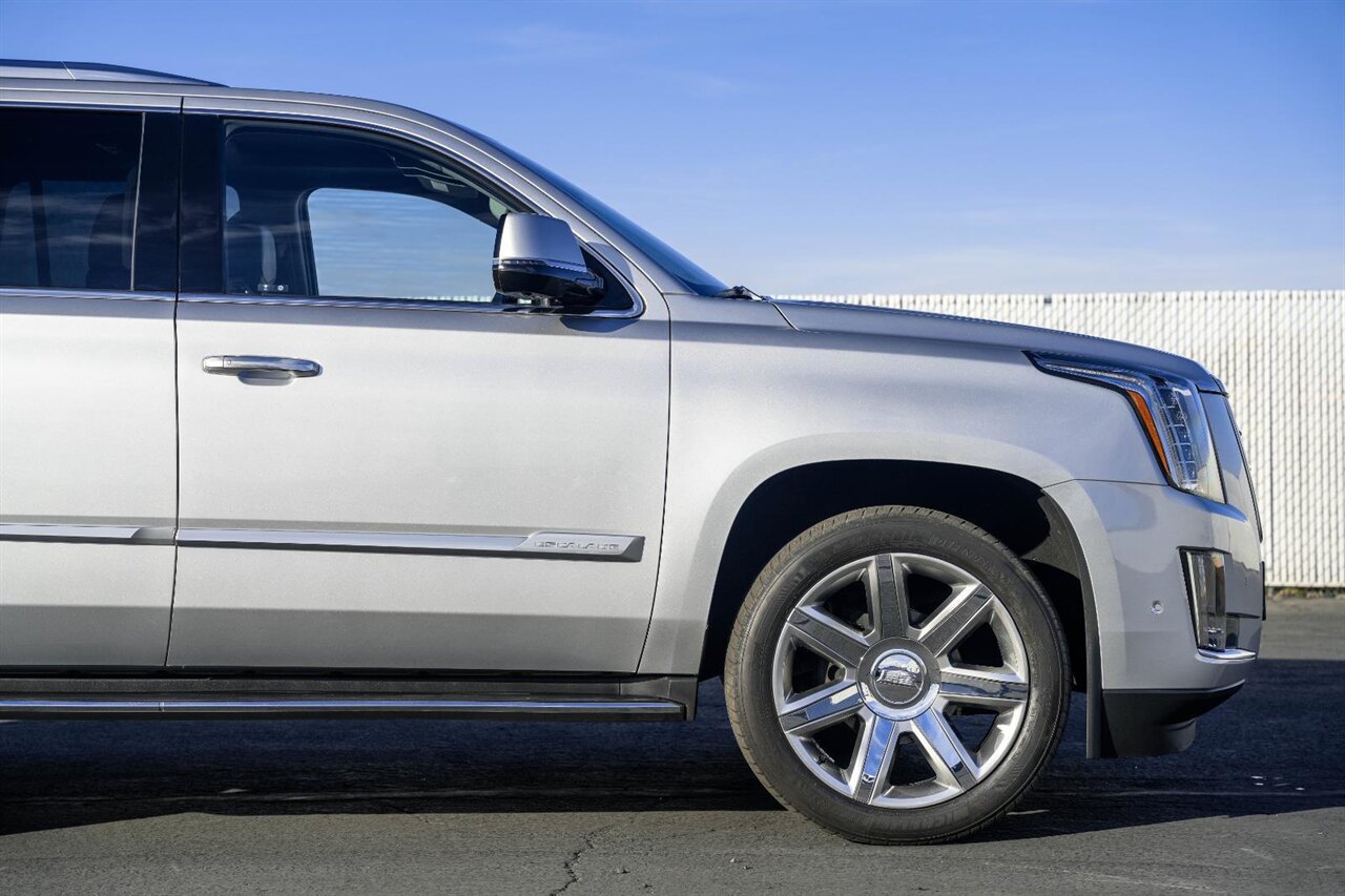 2020 Cadillac Escalade Luxury   - Photo 10 - Victorville, CA 92392