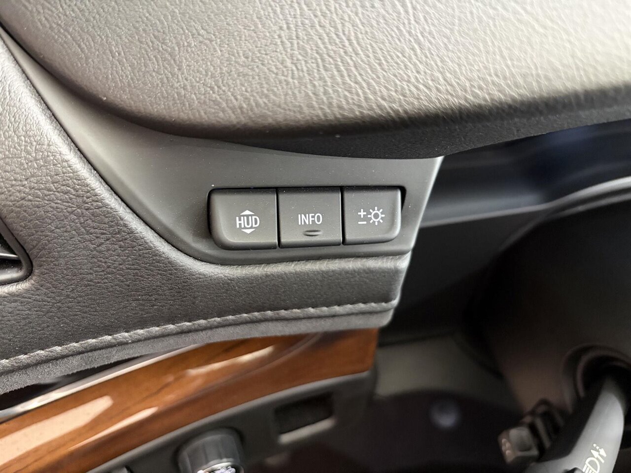 2020 Cadillac Escalade Luxury   - Photo 16 - Victorville, CA 92392