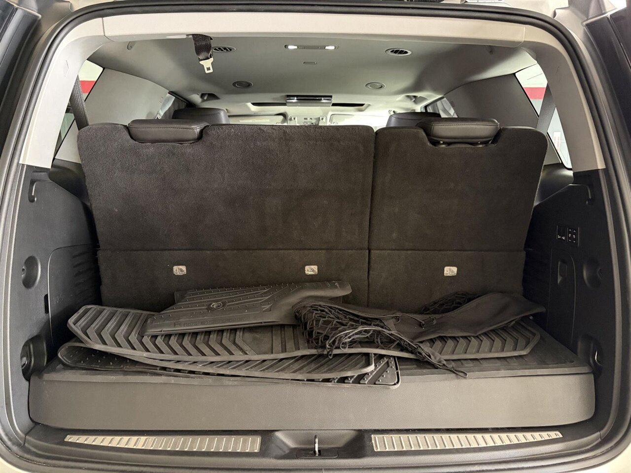 2020 Cadillac Escalade Luxury   - Photo 26 - Victorville, CA 92392