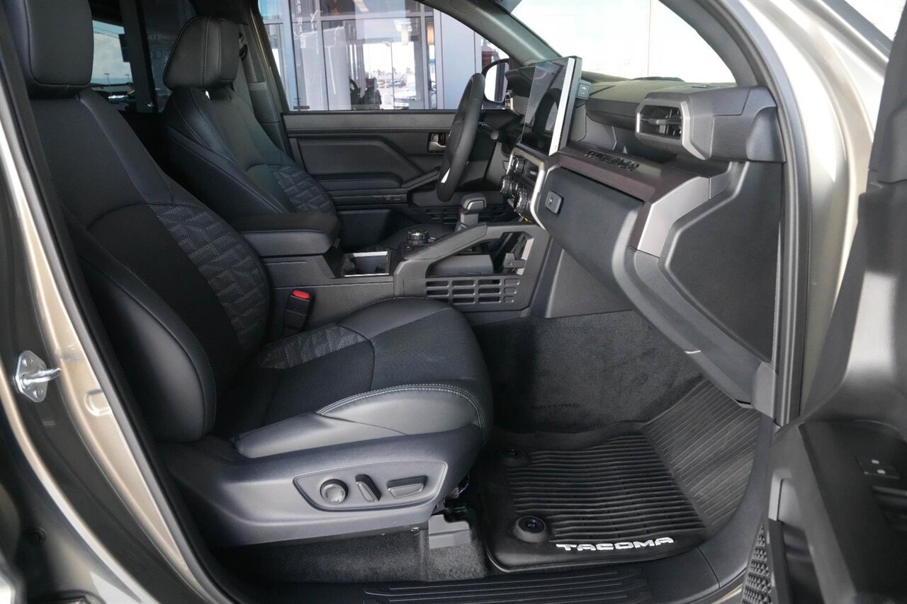 2025 Toyota Tacoma TRD Sport HV   - Photo 38 - Victorville, CA 92392