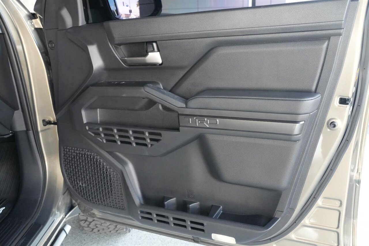 2025 Toyota Tacoma TRD Sport HV   - Photo 40 - Victorville, CA 92392