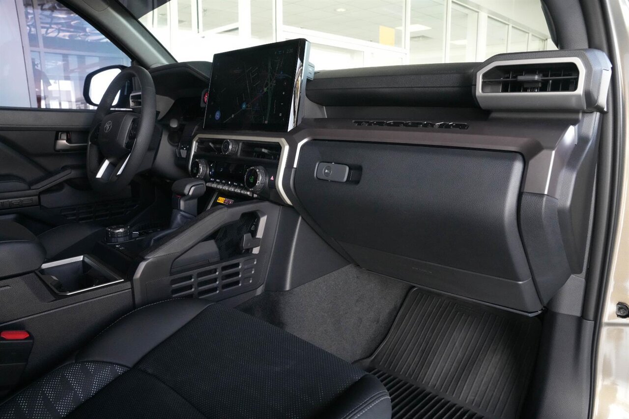 2025 Toyota Tacoma TRD Sport HV   - Photo 39 - Victorville, CA 92392