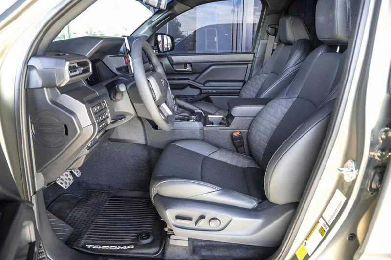 2025 Toyota Tacoma TRD Sport HV