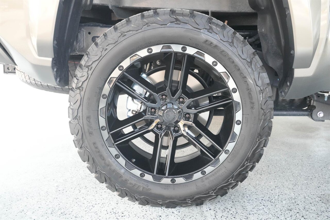 2025 Toyota Tacoma TRD Sport HV   - Photo 13 - Victorville, CA 92392