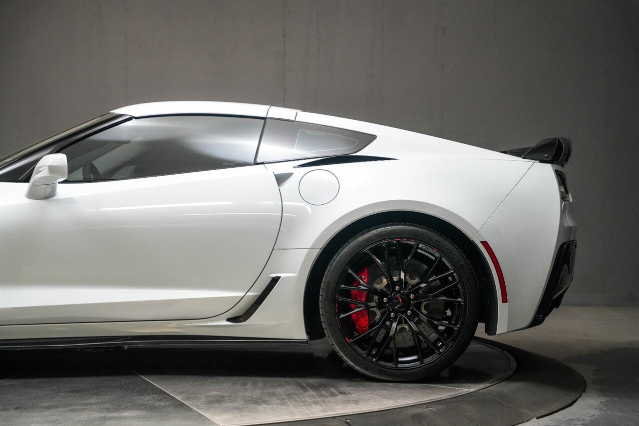 2019 Chevrolet Corvette Z06  Z07 Performance Package / Entire Car has PPF - Photo 15 - Victorville, CA 92392