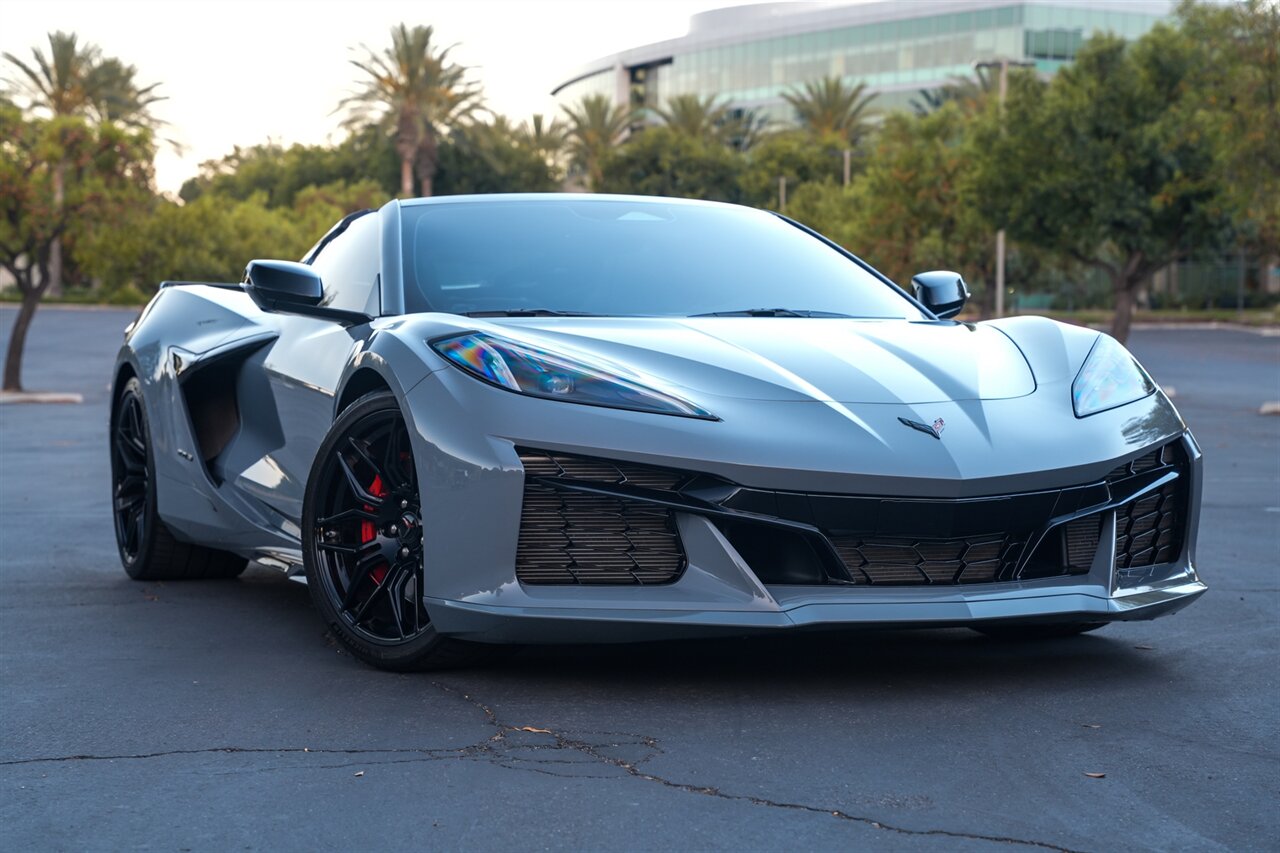 2025 Chevrolet Corvette Z06 | Only 3K Miles | One Owner CA Car | Clean Carfax | Full Factory Warranty - Photo 2 - Victorville, CA 92392