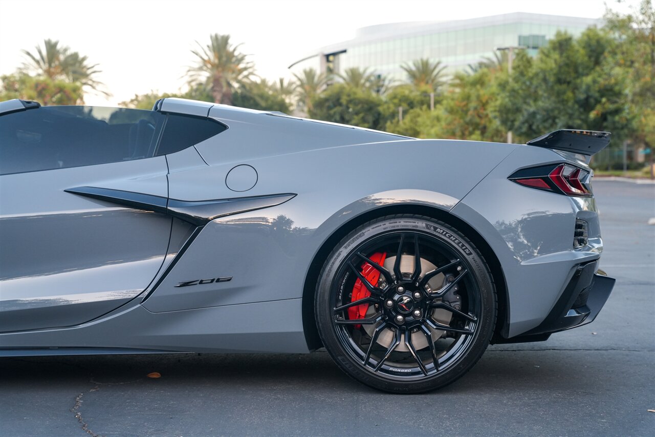 2025 Chevrolet Corvette Z06 | Only 3K Miles | One Owner CA Car | Clean Carfax | Full Factory Warranty - Photo 9 - Victorville, CA 92392