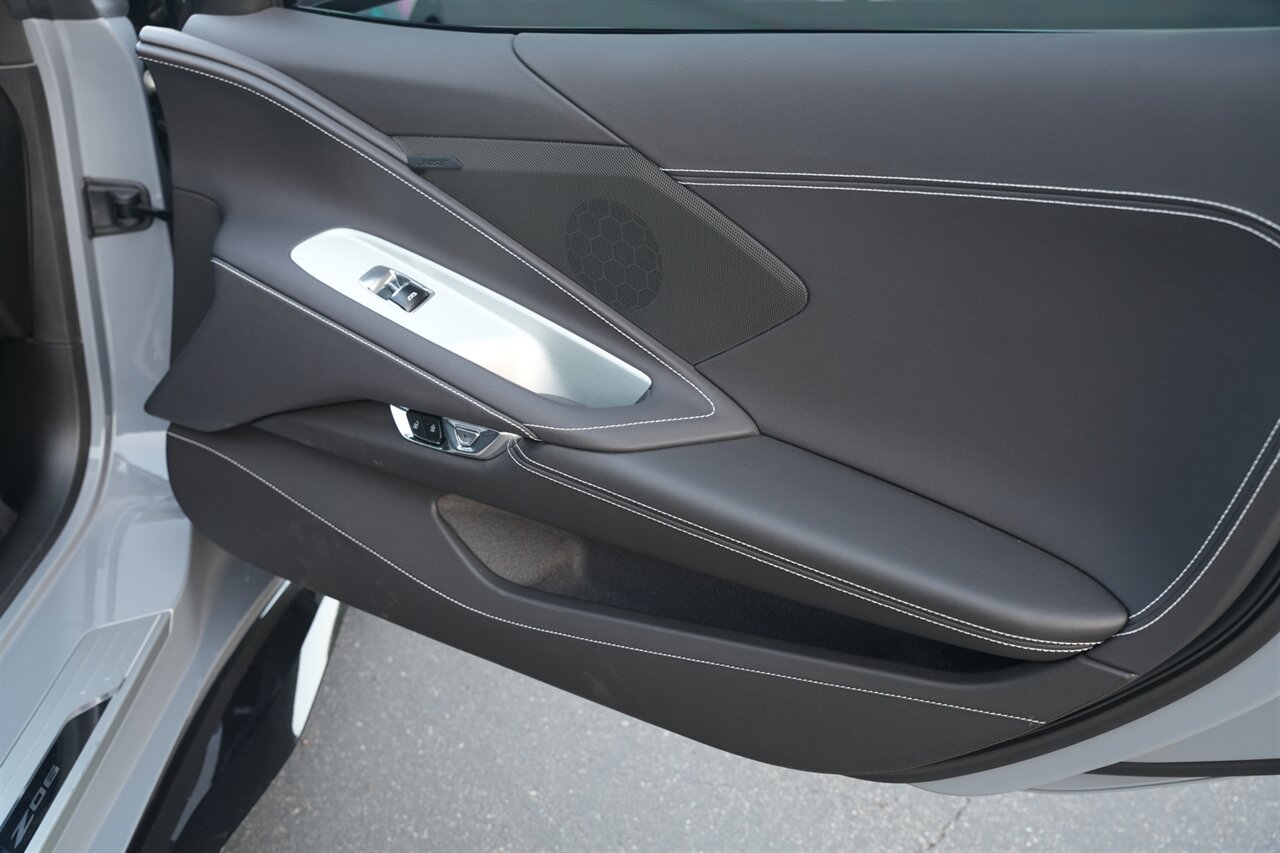 2025 Chevrolet Corvette Z06 | Only 3K Miles | One Owner CA Car | Clean Carfax | Full Factory Warranty - Photo 28 - Victorville, CA 92392