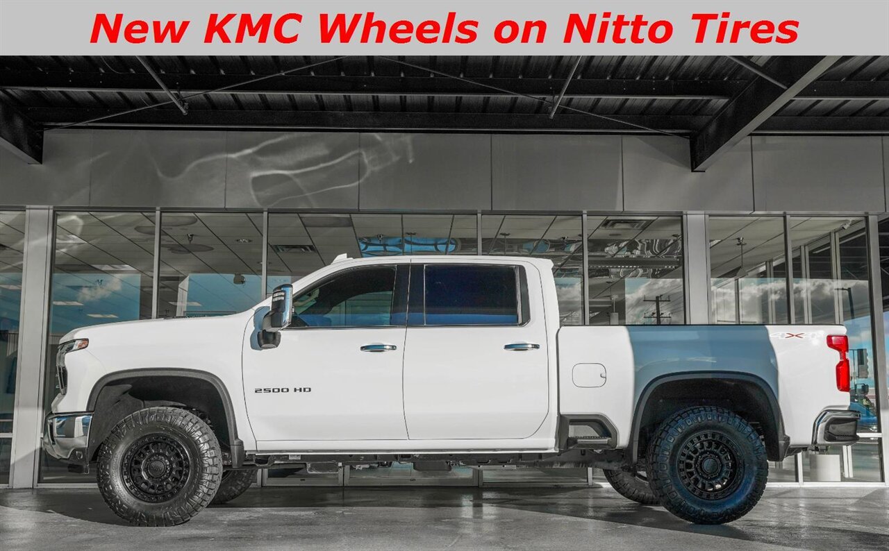 2024 Chevrolet Silverado 2500HD LTZ  Level Kit - KMC Wheels - Nitto Tires - Rhino Liner - Photo 6 - Victorville, CA 92392