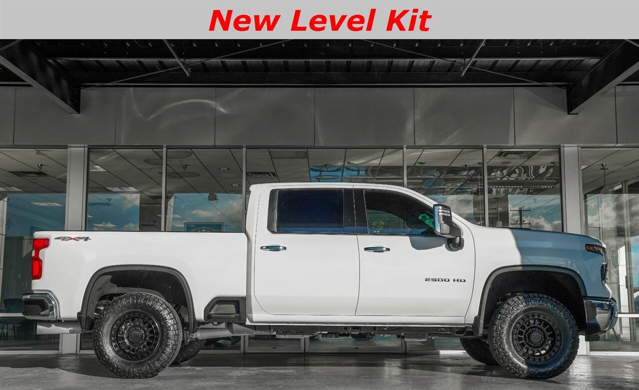 2024 Chevrolet Silverado 2500HD LTZ  Level Kit - KMC Wheels - Nitto Tires - Rhino Liner - Photo 5 - Victorville, CA 92392