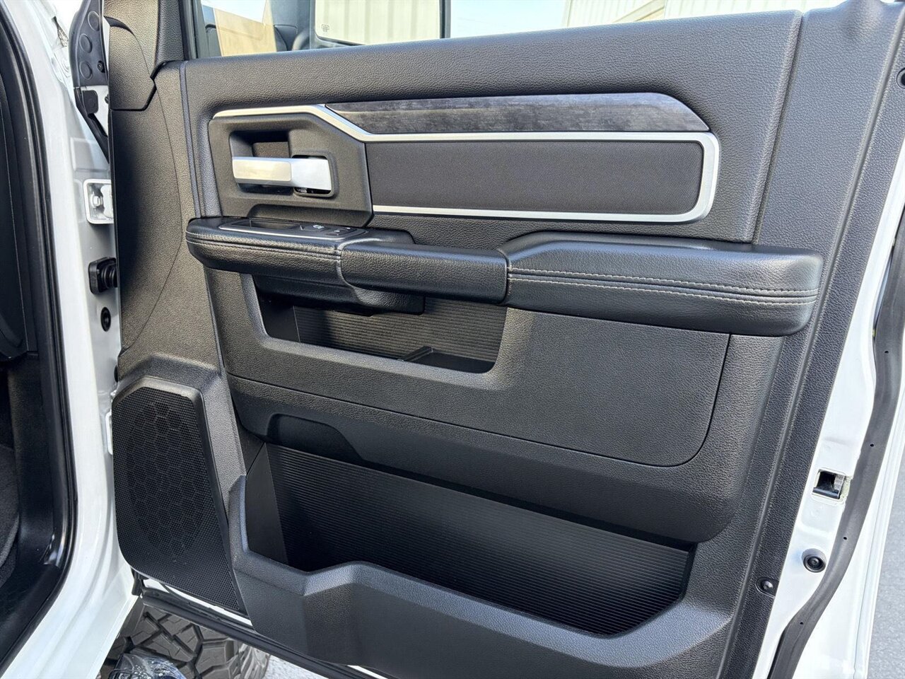 2024 RAM 2500 Big Horn   - Photo 21 - Victorville, CA 92392