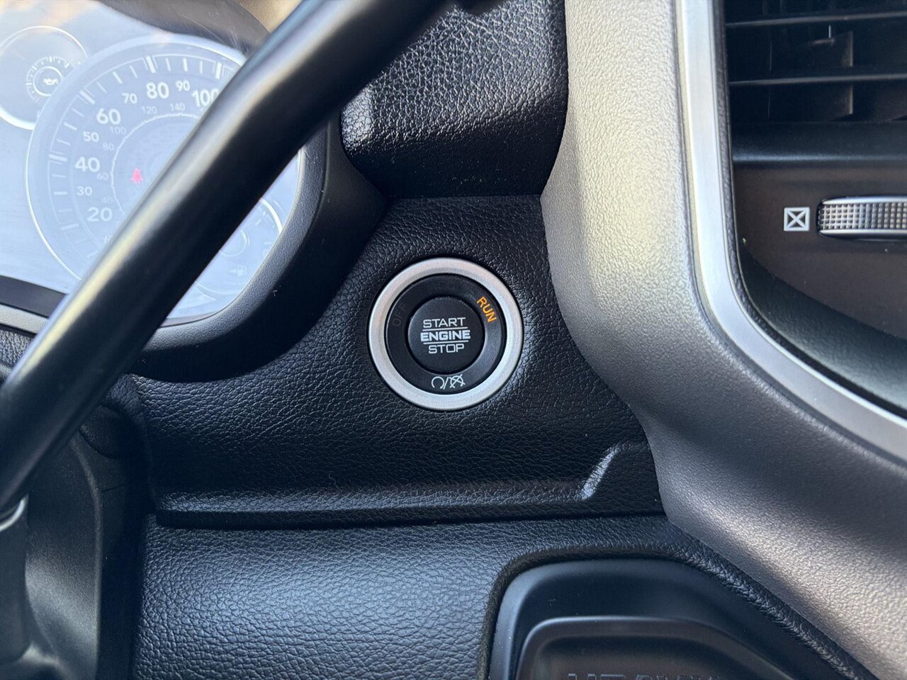 2024 RAM 2500 Big Horn   - Photo 14 - Victorville, CA 92392