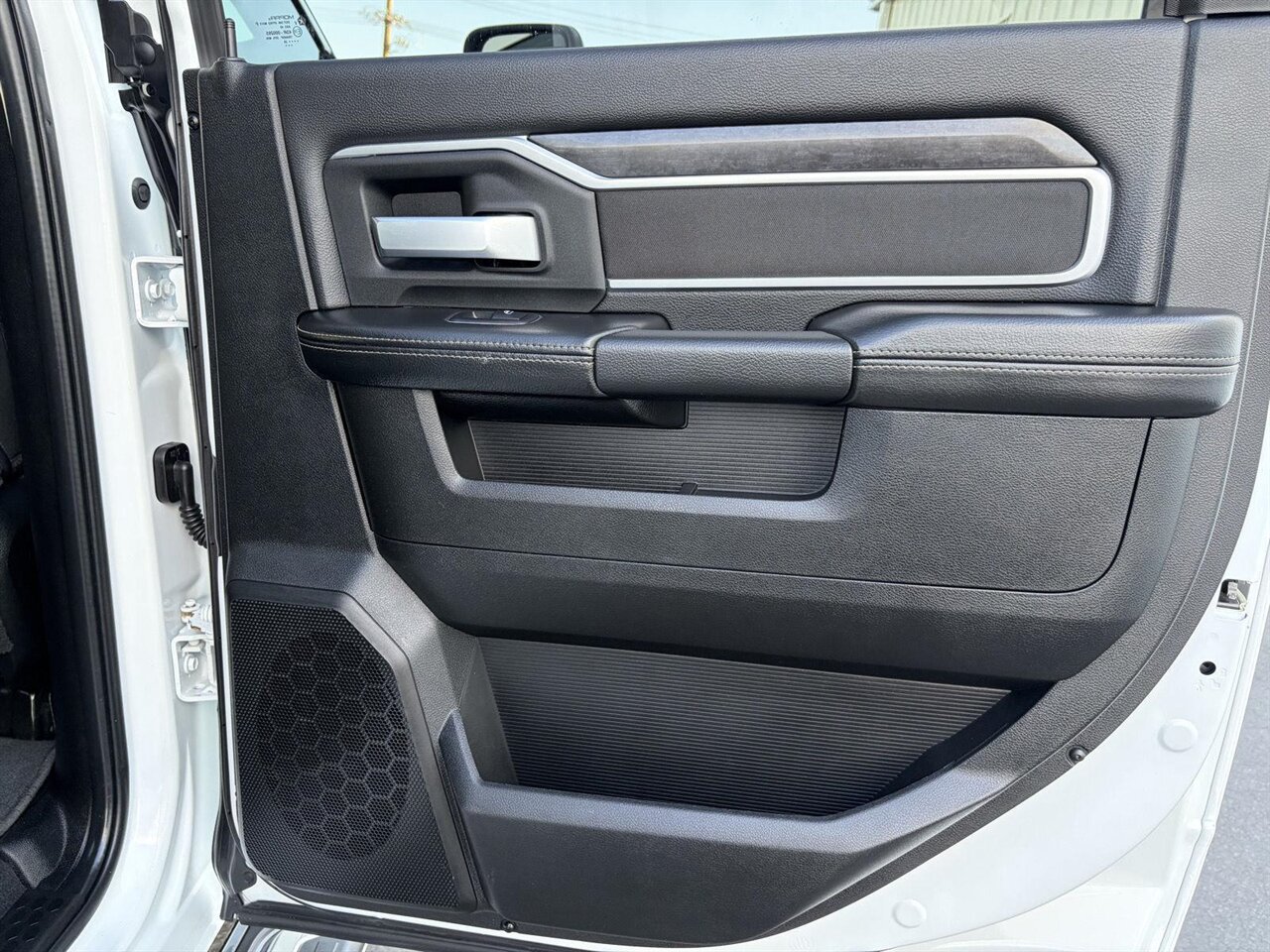2024 RAM 2500 Big Horn   - Photo 22 - Victorville, CA 92392